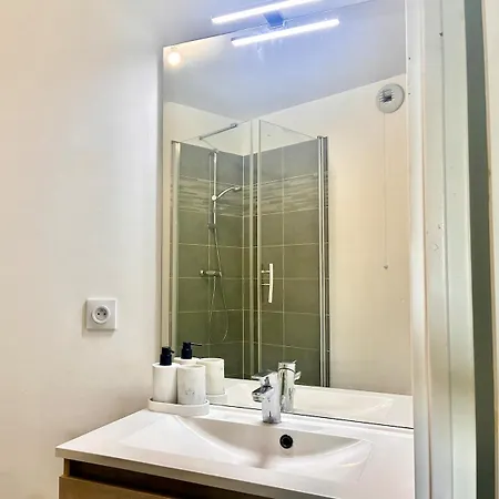 Surequipe & Terrasse - Avec Parking, Pres De Gare Apartman Villabe